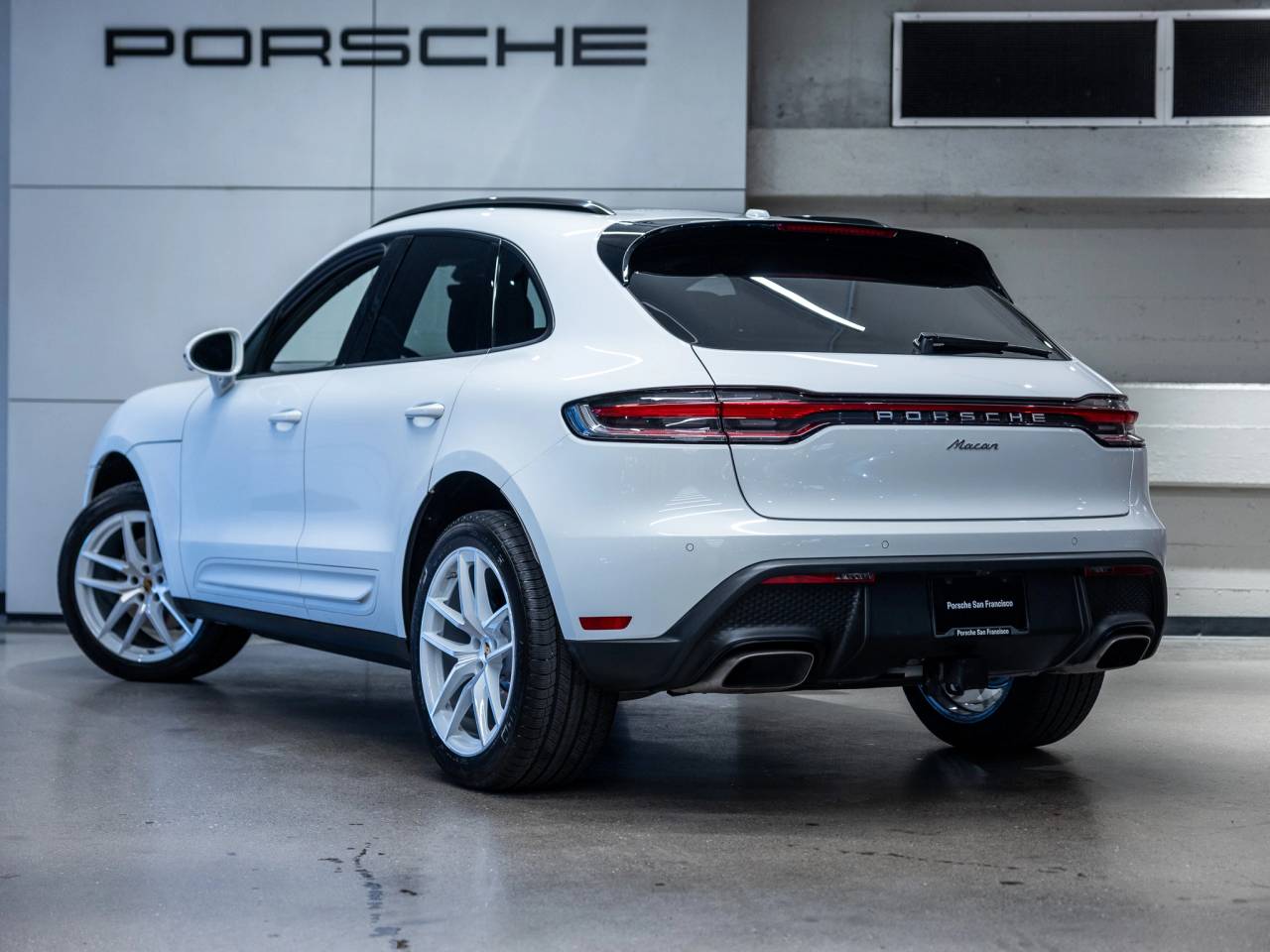 2025 Porsche Macan Base