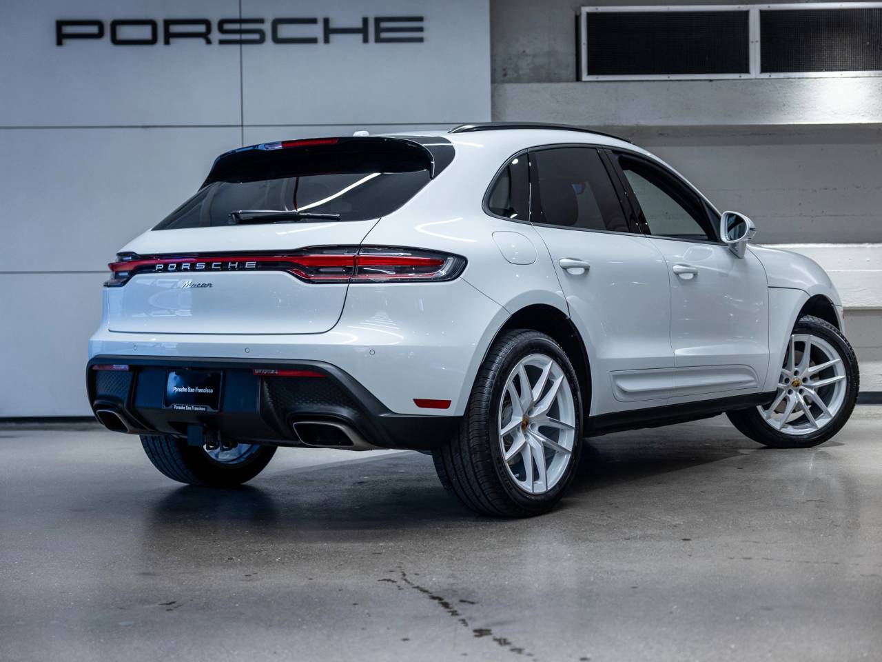 2025 Porsche Macan Base