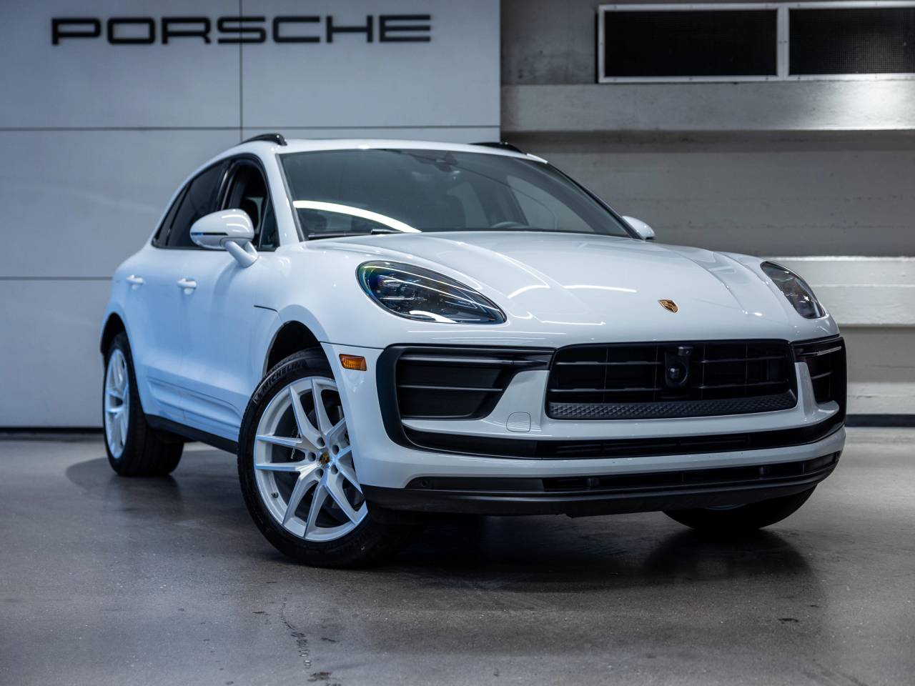 2025 Porsche Macan Base