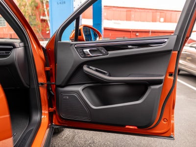 2025 Porsche Macan Base