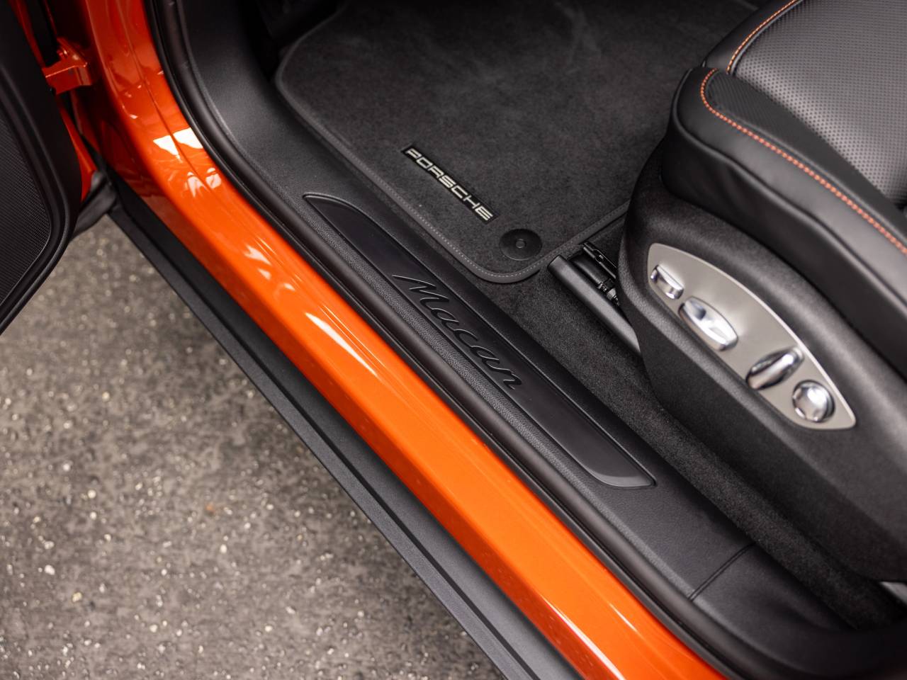 2025 Porsche Macan Base