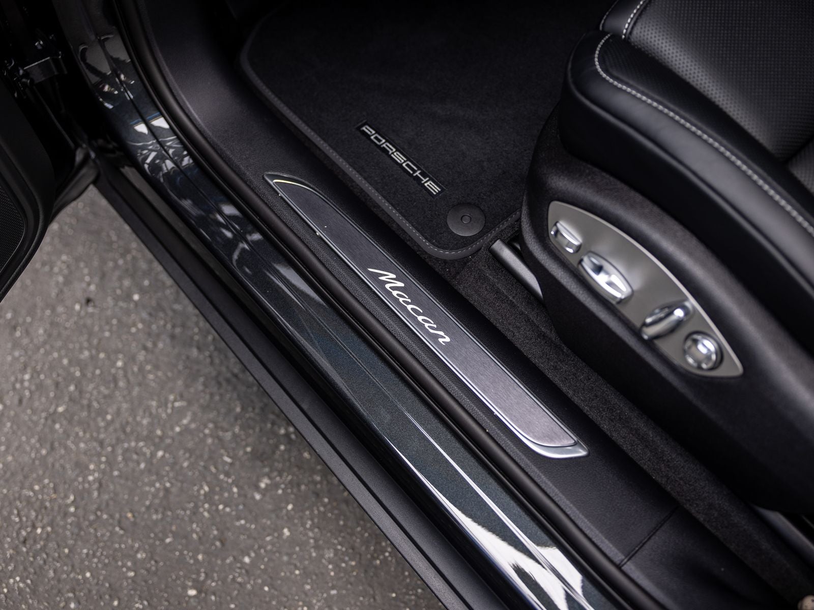 2026 Porsche Macan Base