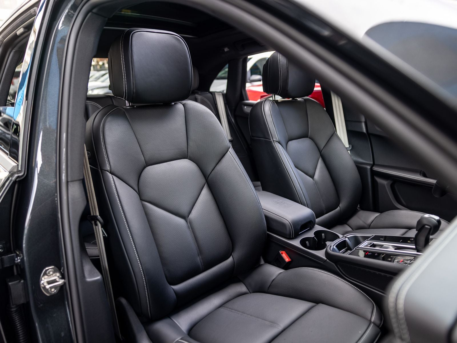2026 Porsche Macan Base