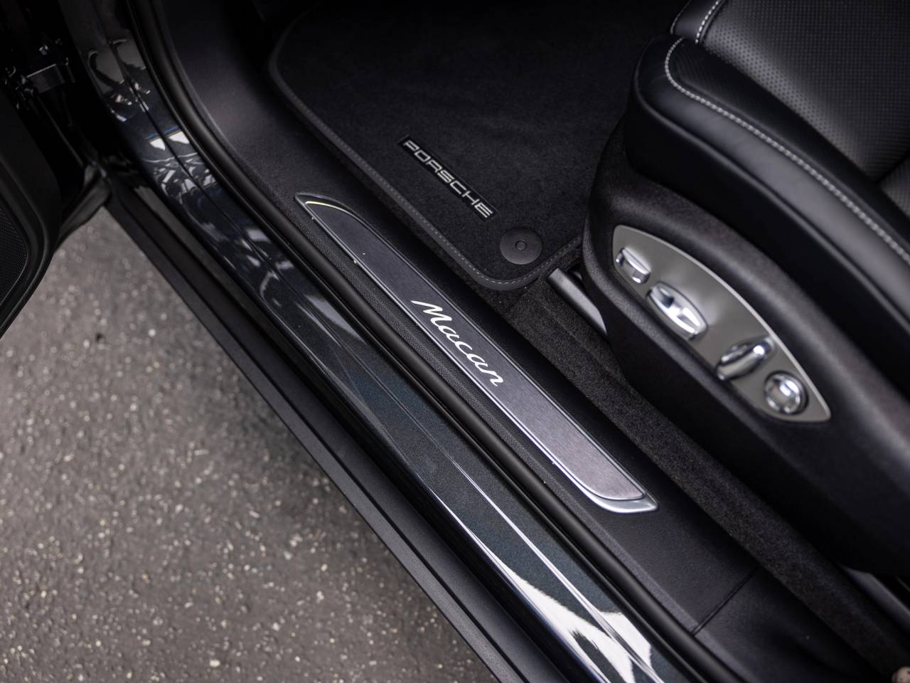 2026 Porsche Macan Base