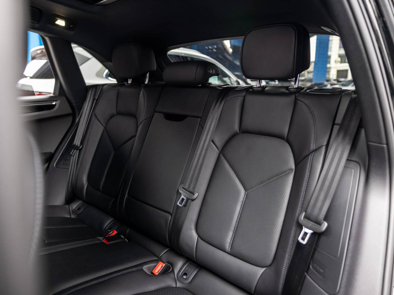 2026 Porsche Macan Base