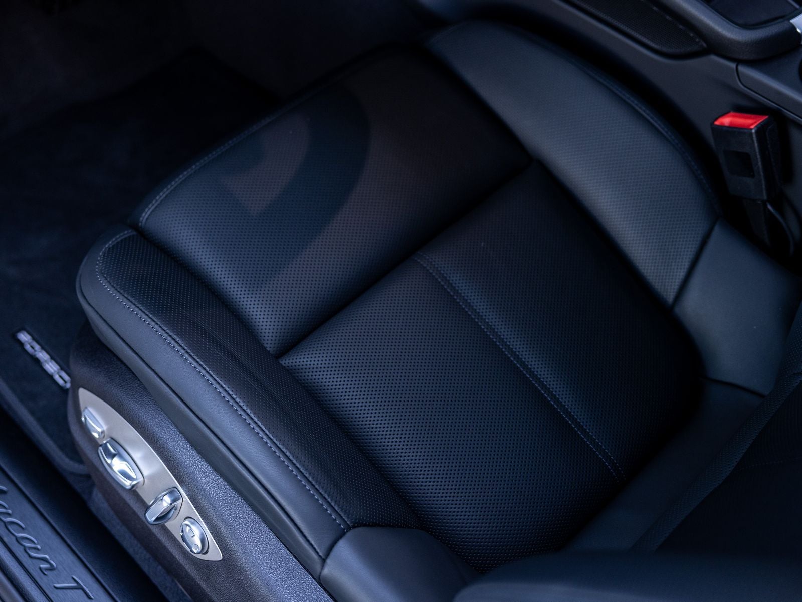 2026 Porsche Macan T