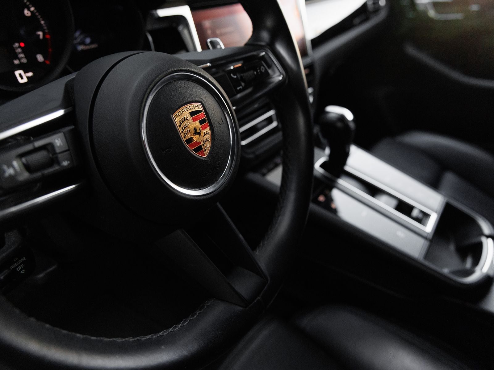 2023 Porsche Macan Base