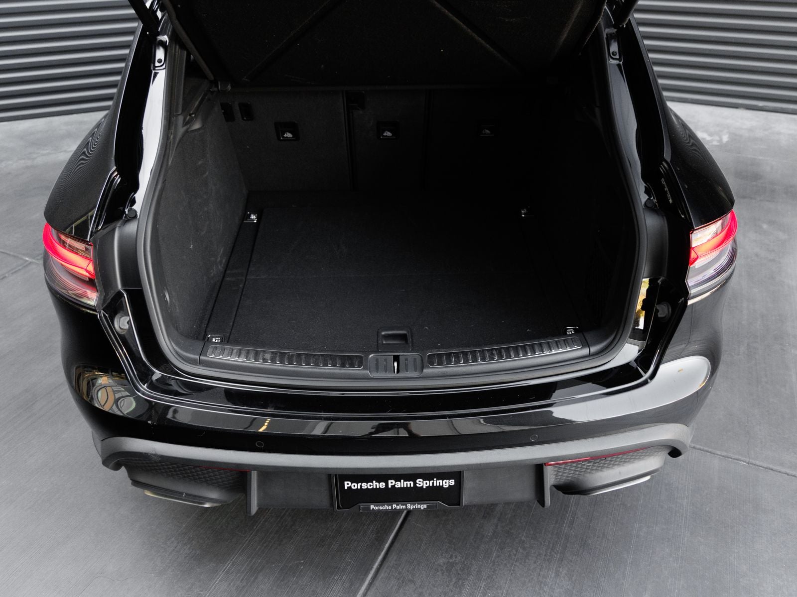 2023 Porsche Macan Base