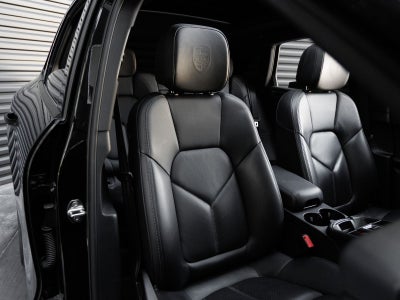 2023 Porsche Macan Base