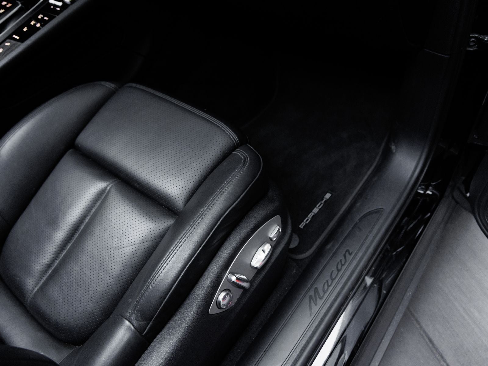 2023 Porsche Macan Base