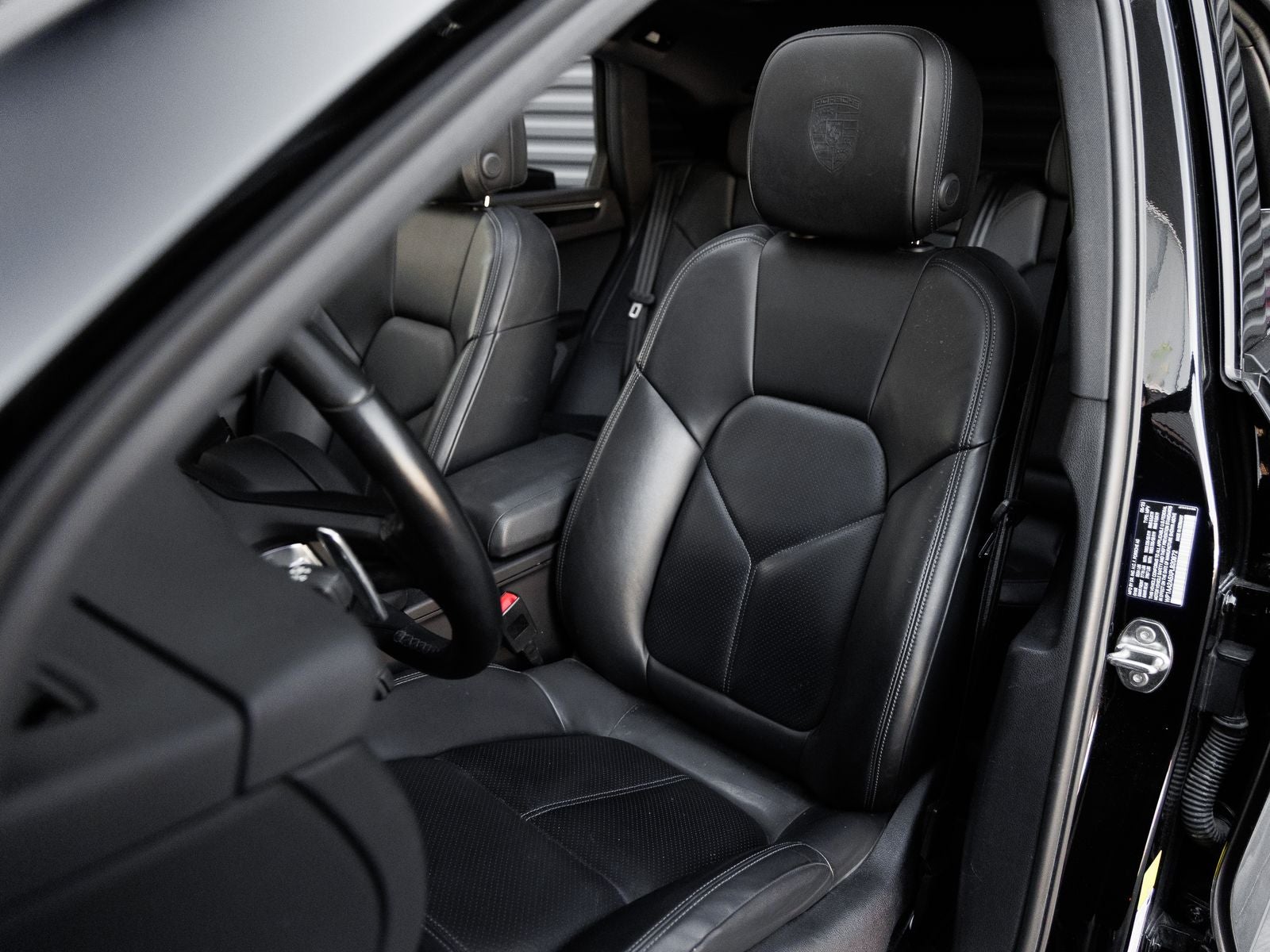 2023 Porsche Macan Base