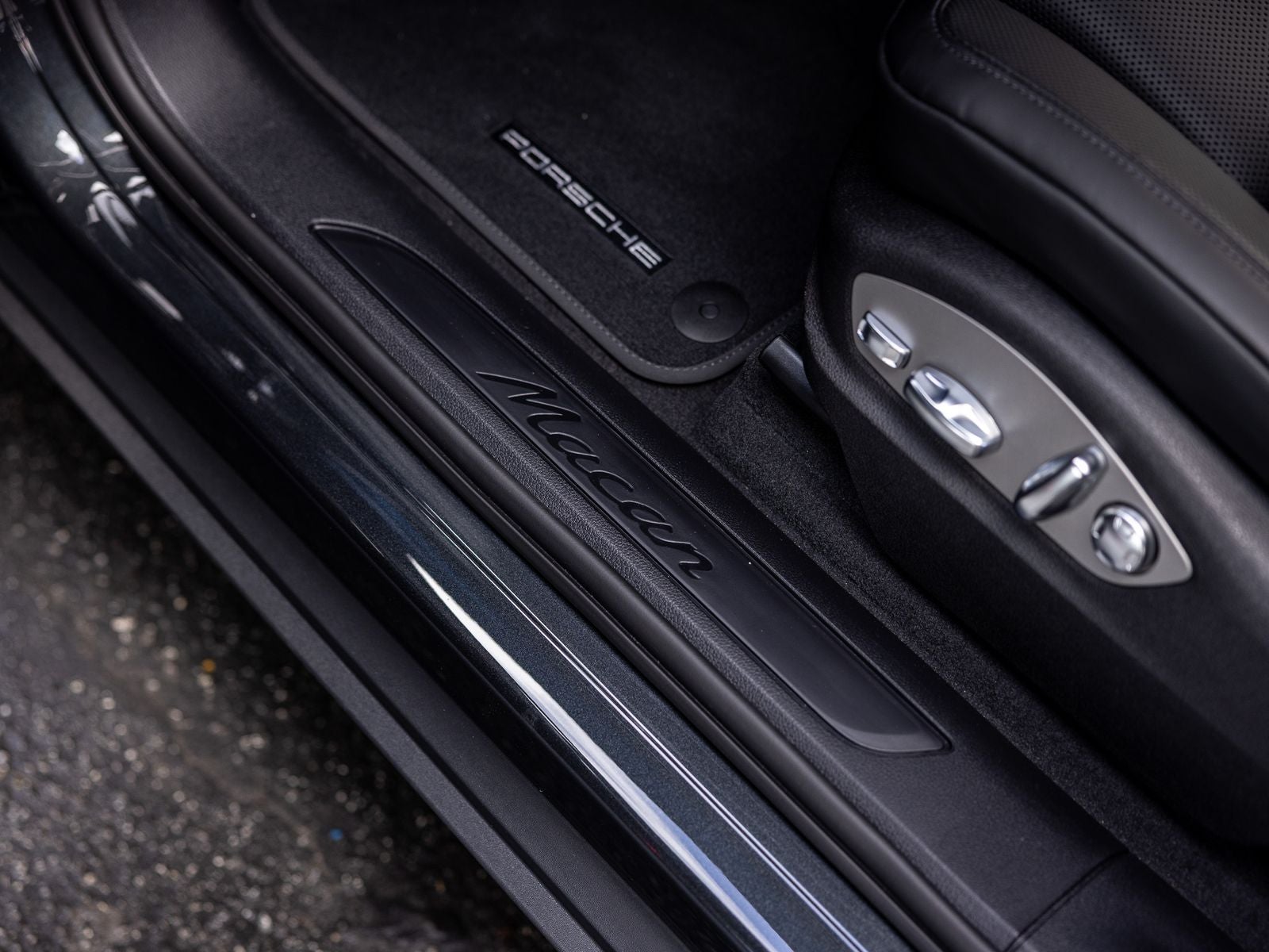 2026 Porsche Macan Base