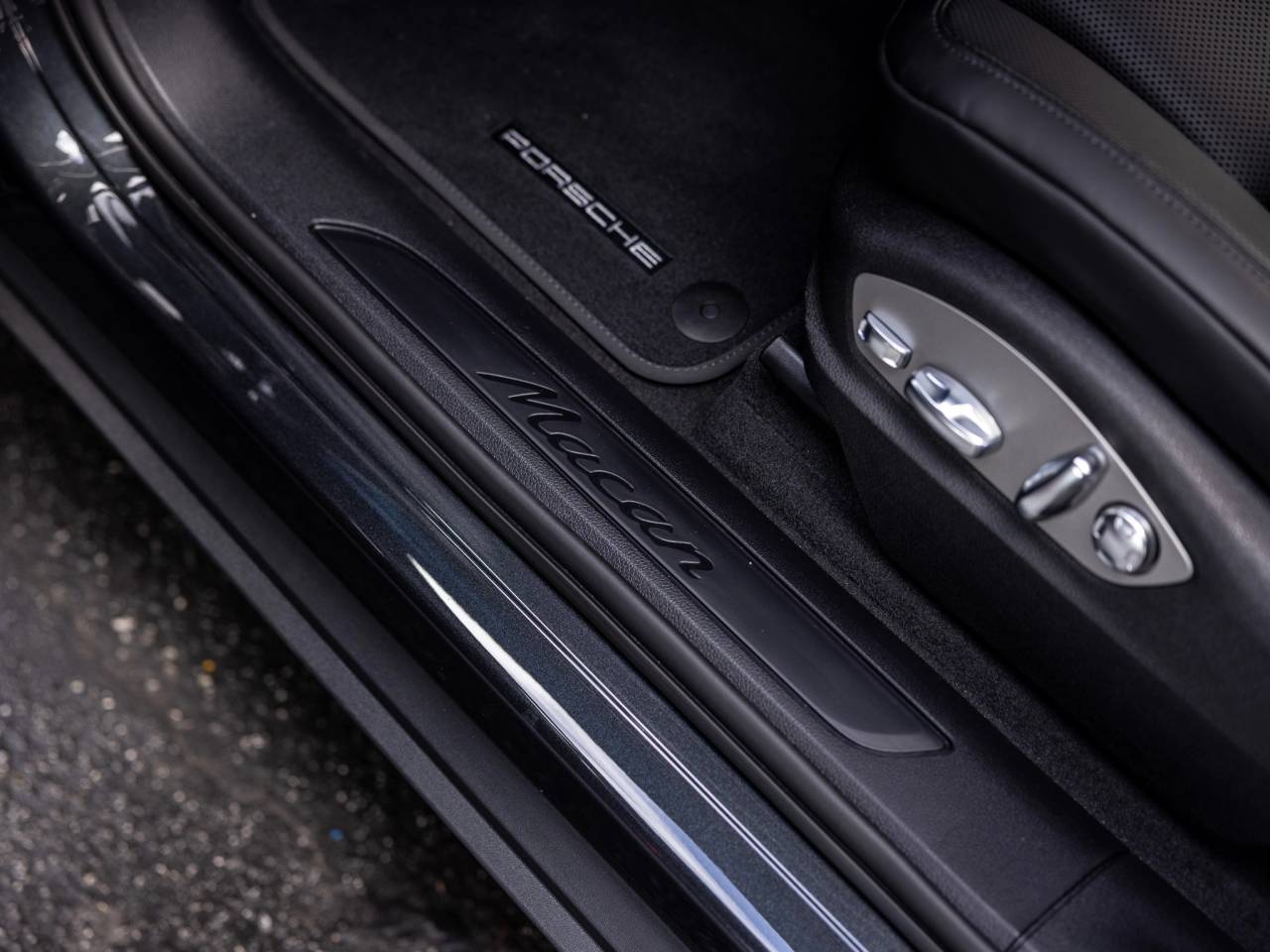 2026 Porsche Macan Base