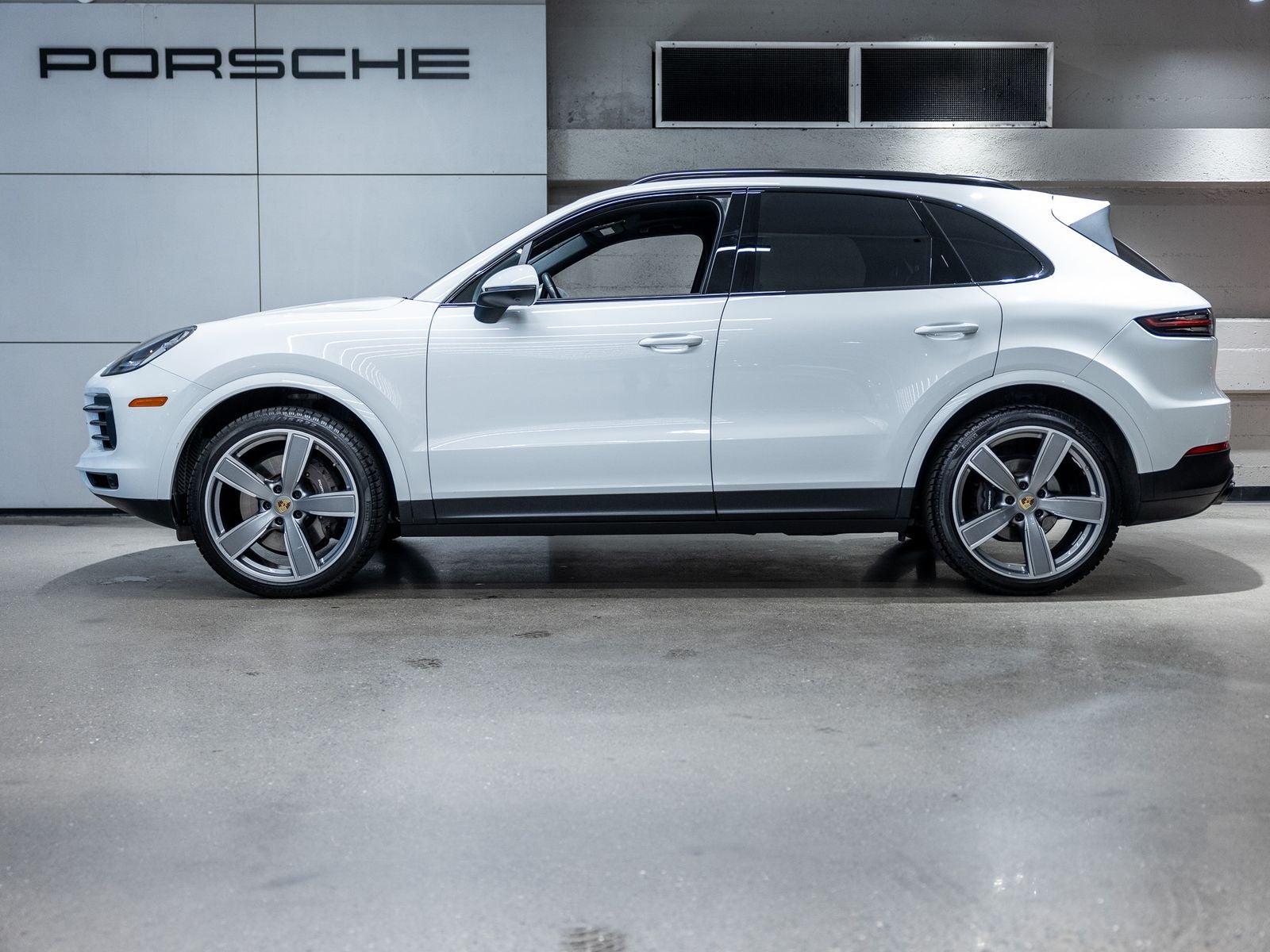 2023 Porsche Cayenne Platinum Edition