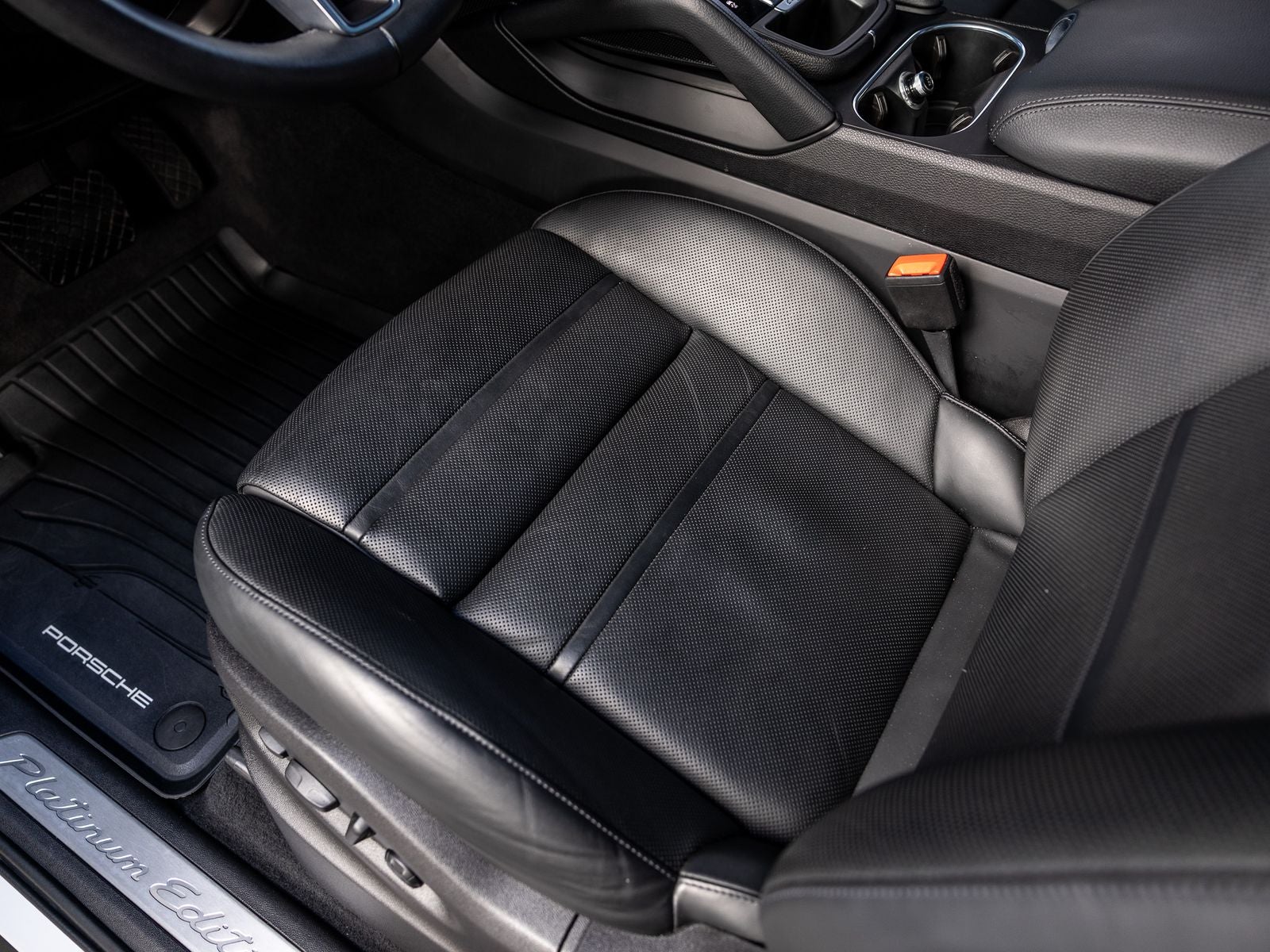 2023 Porsche Cayenne Platinum Edition