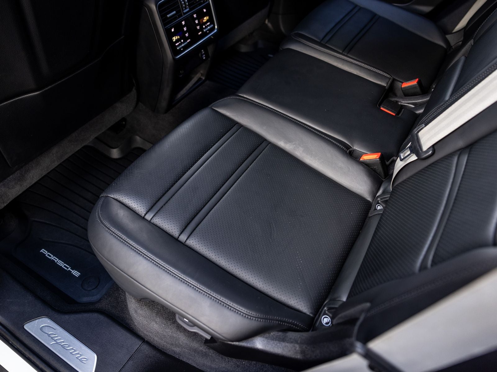 2023 Porsche Cayenne Platinum Edition