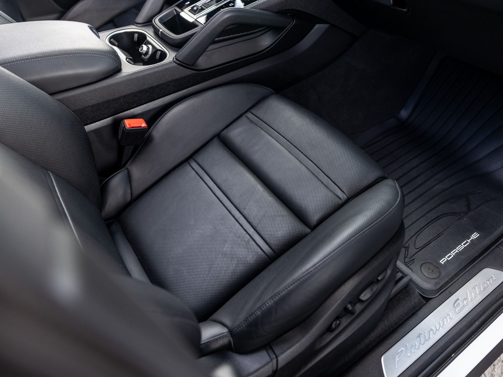 2023 Porsche Cayenne Platinum Edition