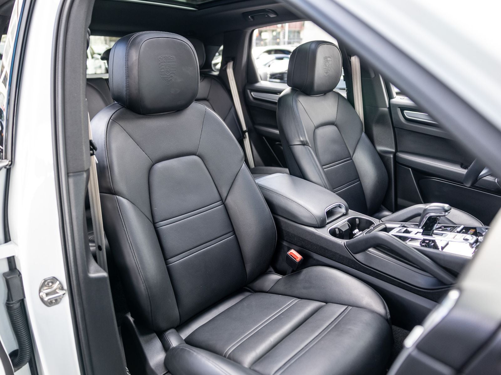 2023 Porsche Cayenne Platinum Edition