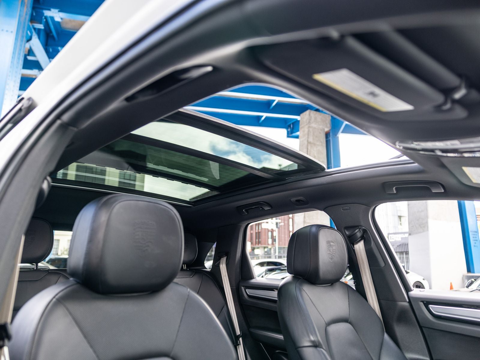 2023 Porsche Cayenne Platinum Edition