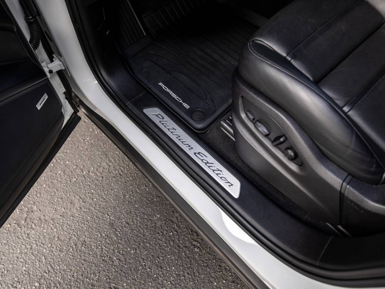 2023 Porsche Cayenne Platinum Edition