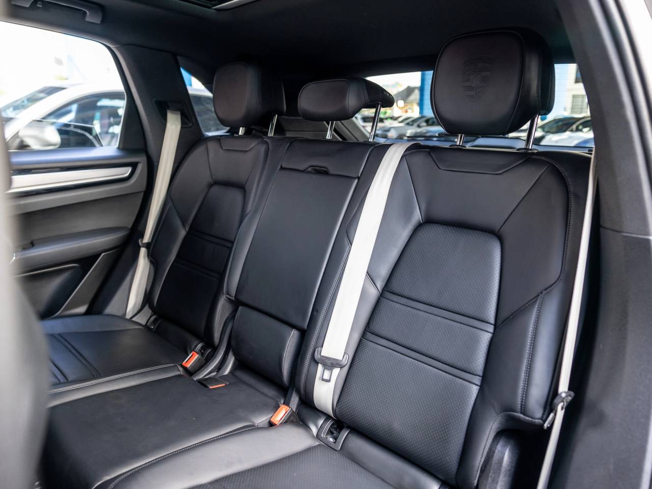 2023 Porsche Cayenne Platinum Edition
