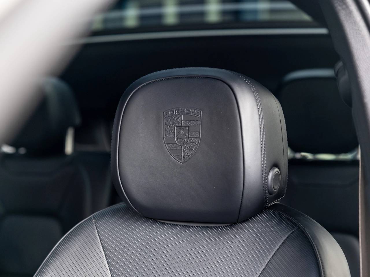 2023 Porsche Cayenne Platinum Edition