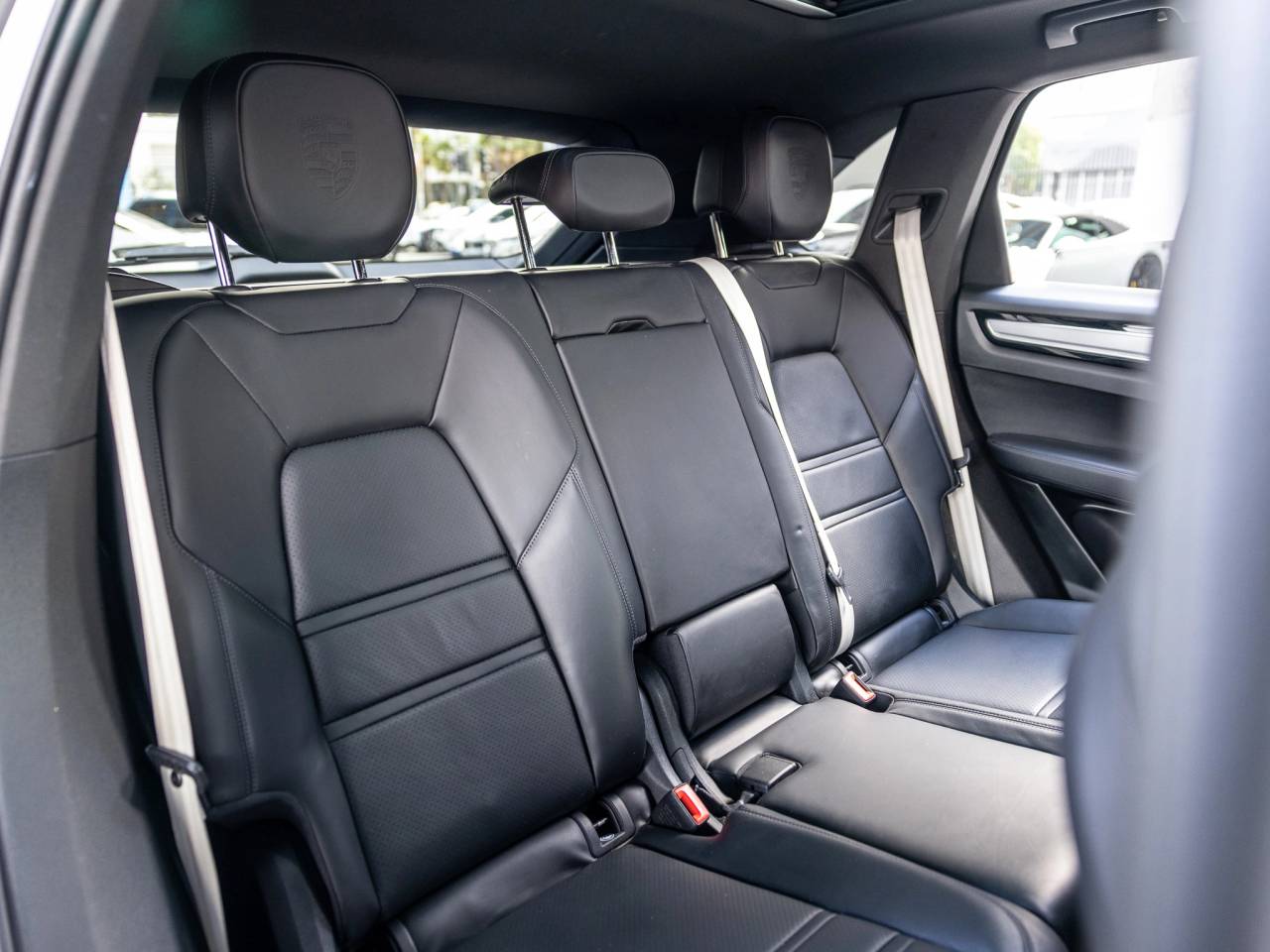 2023 Porsche Cayenne Platinum Edition