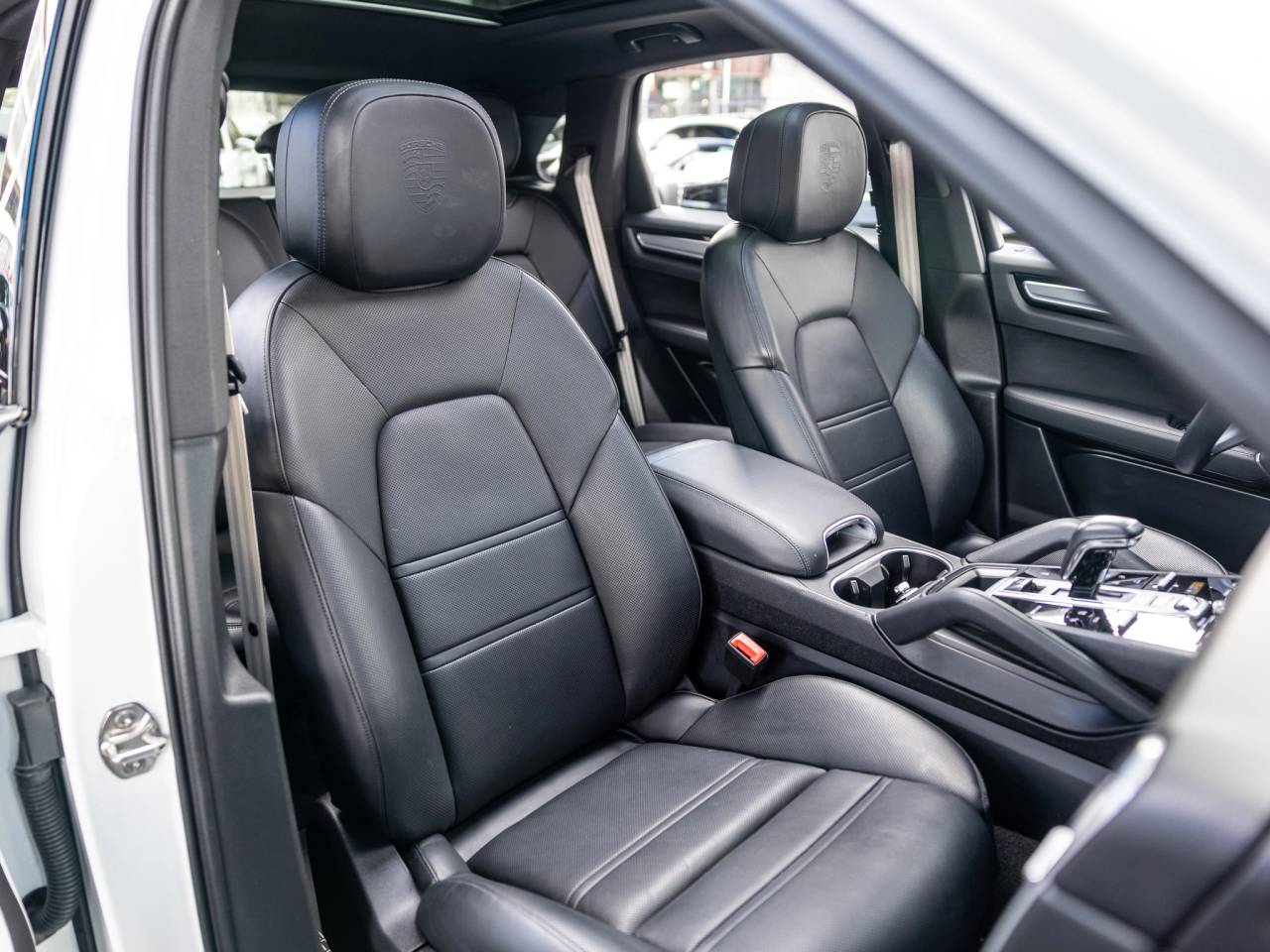 2023 Porsche Cayenne Platinum Edition