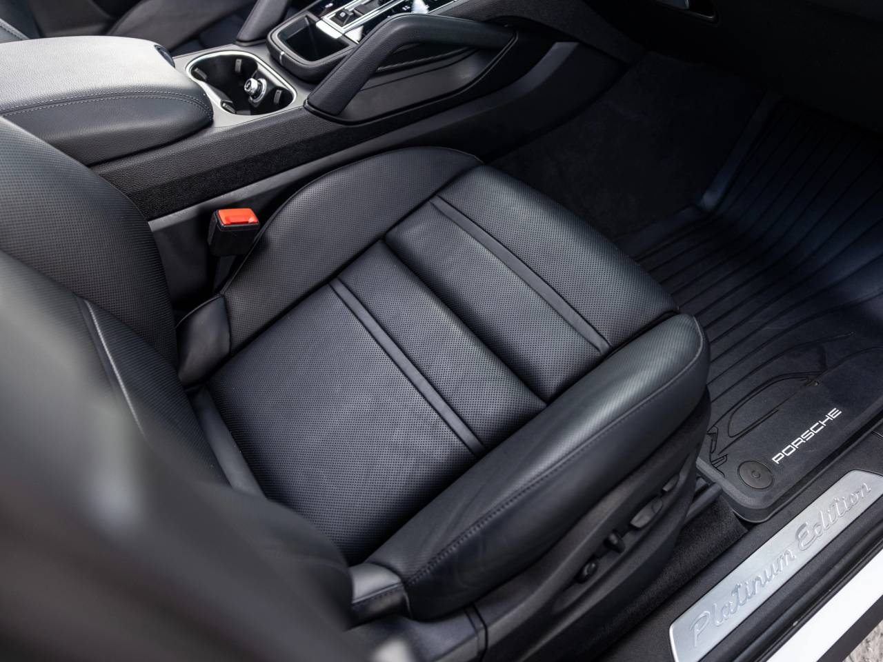 2023 Porsche Cayenne Platinum Edition