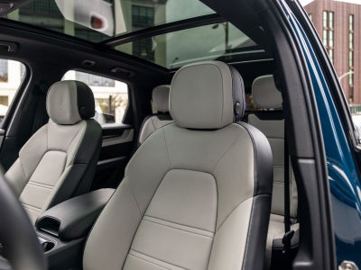 2025 Porsche Cayenne Base