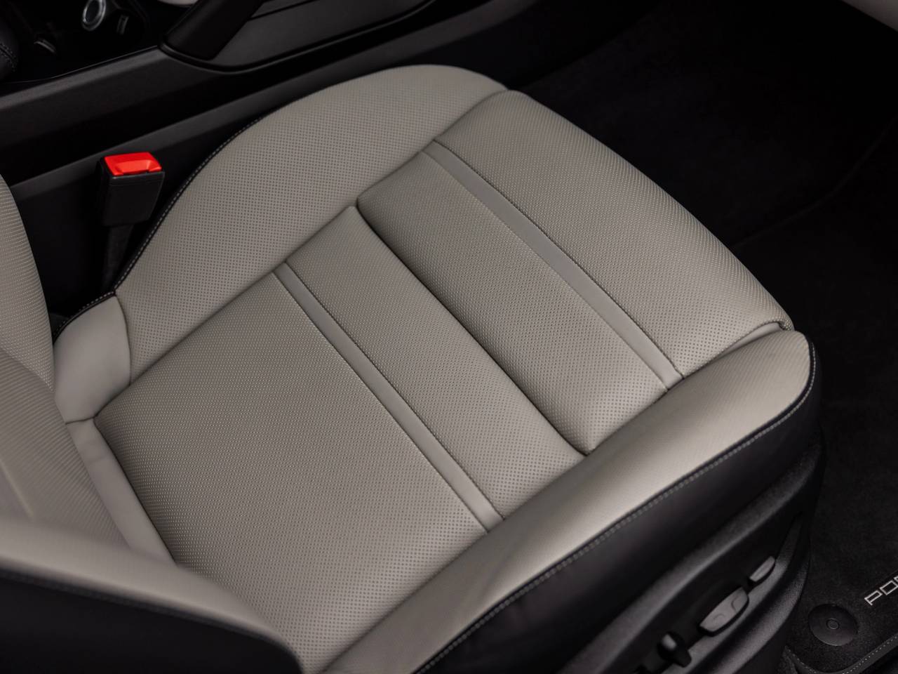 2025 Porsche Cayenne Base