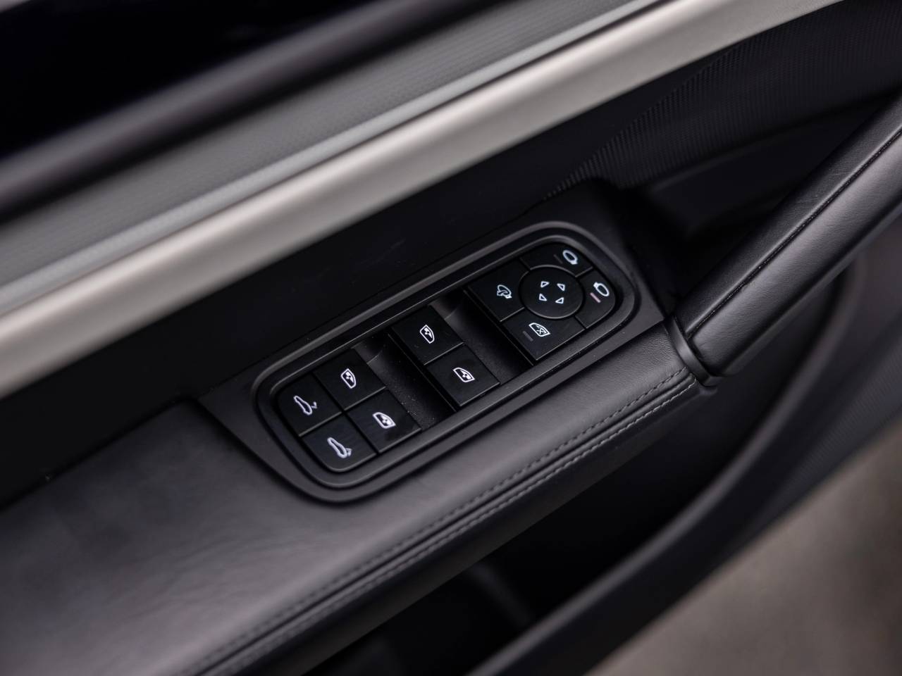 2025 Porsche Cayenne Base