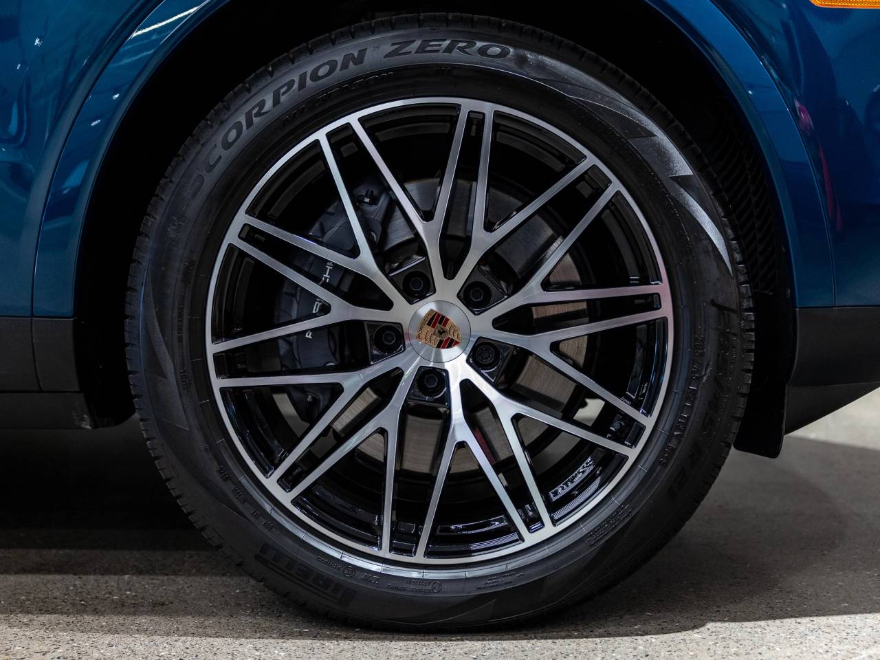 2025 Porsche Cayenne Base