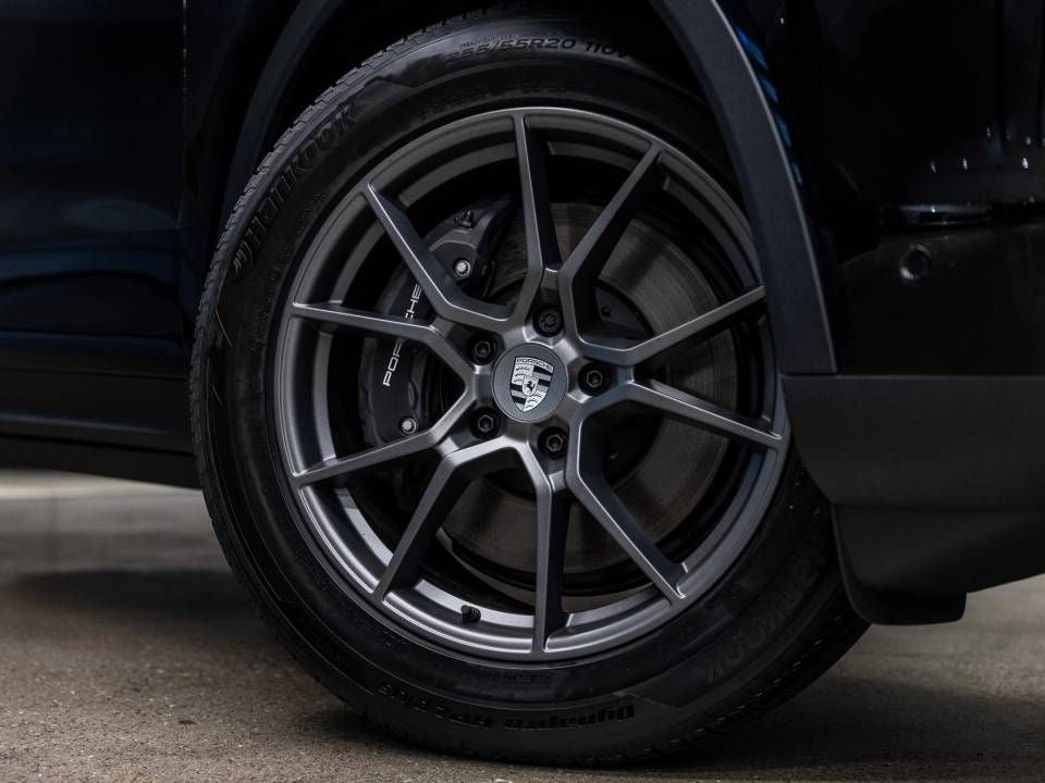 2025 Porsche Cayenne Base