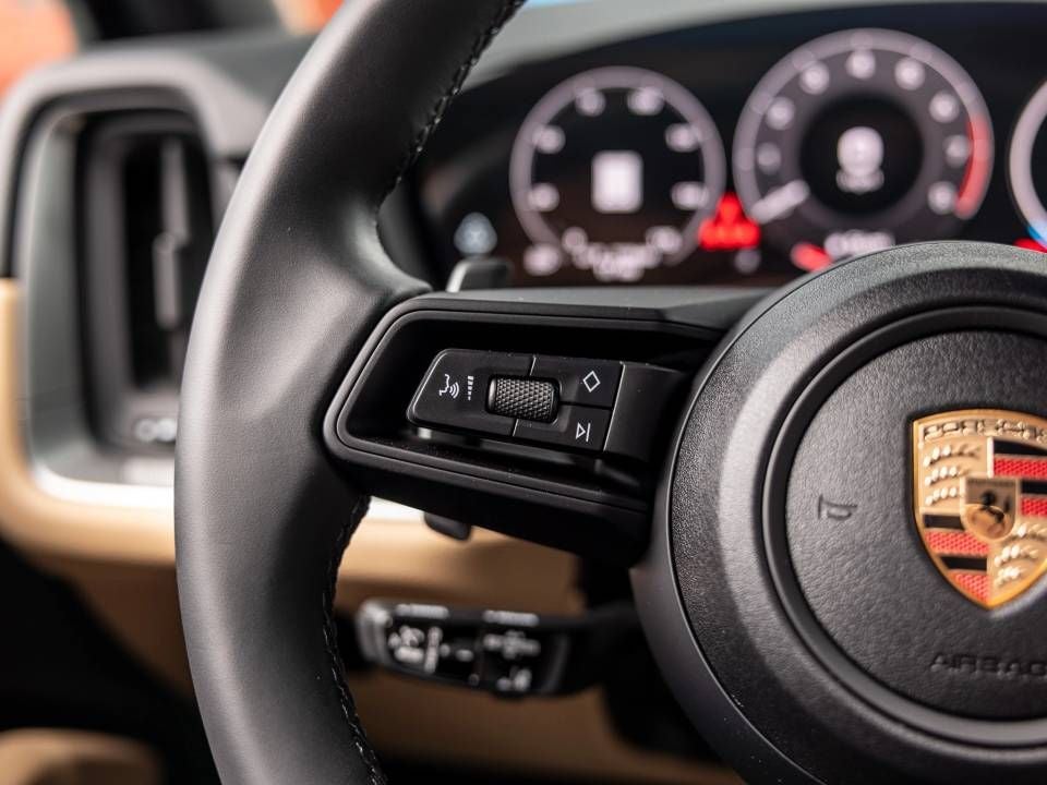 2025 Porsche Cayenne Base