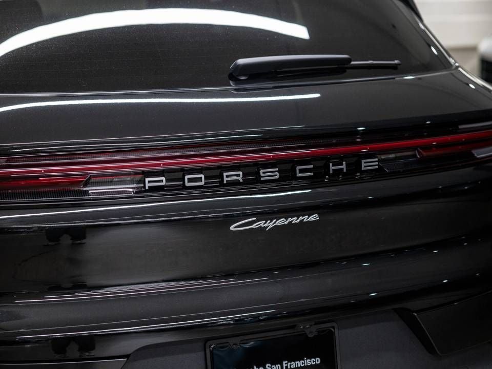 2025 Porsche Cayenne Base