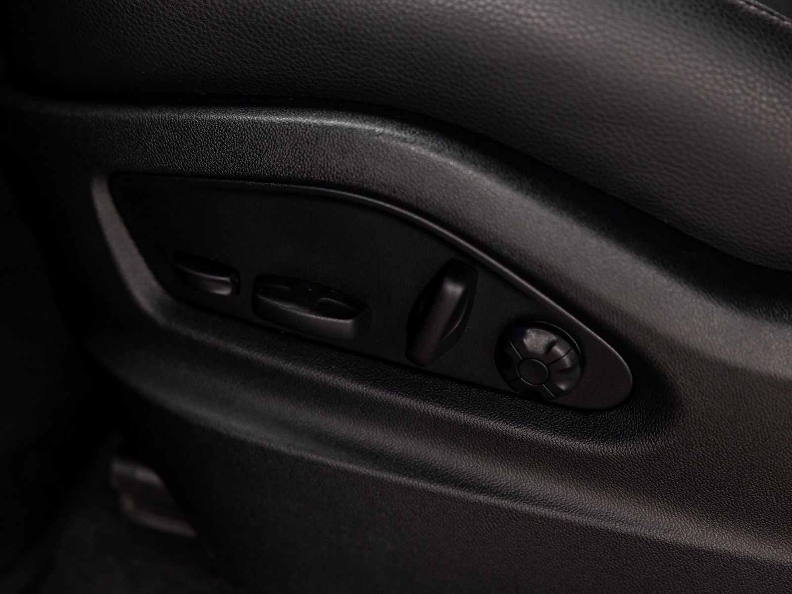 2025 Porsche Cayenne Base
