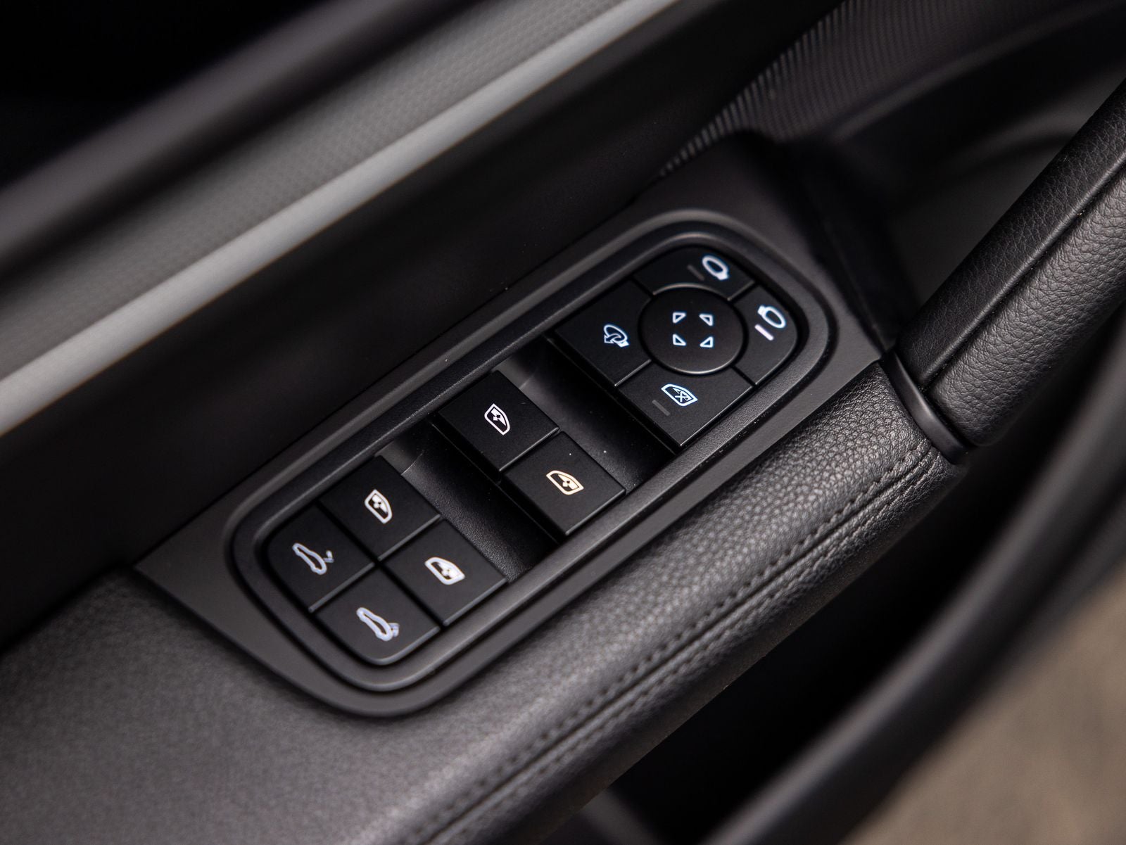 2025 Porsche Cayenne Base