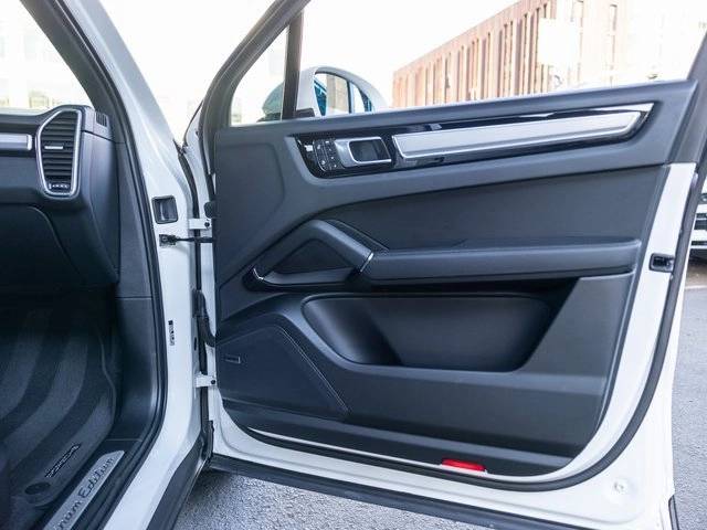 2023 Porsche Cayenne Cayenne Platinum Edition (MY23)