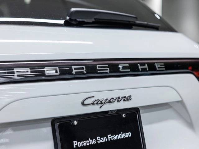 2023 Porsche Cayenne Cayenne Platinum Edition (MY23)