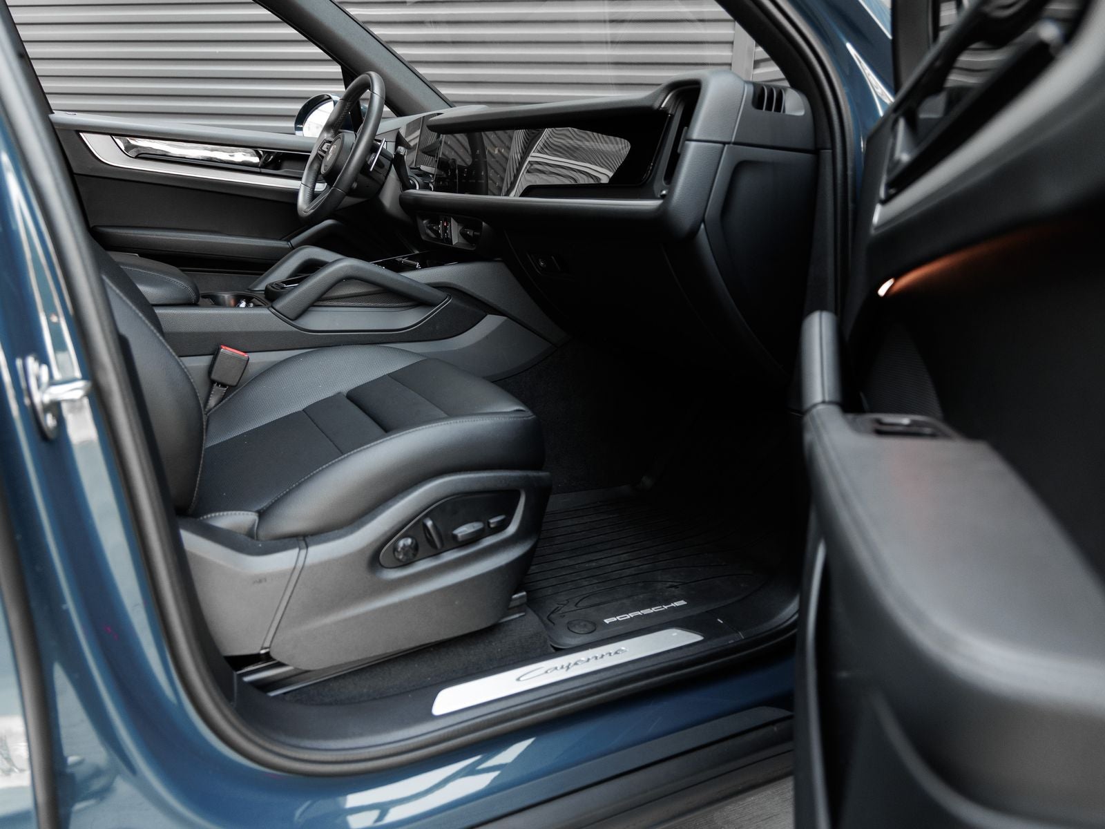 2025 Porsche Cayenne Base