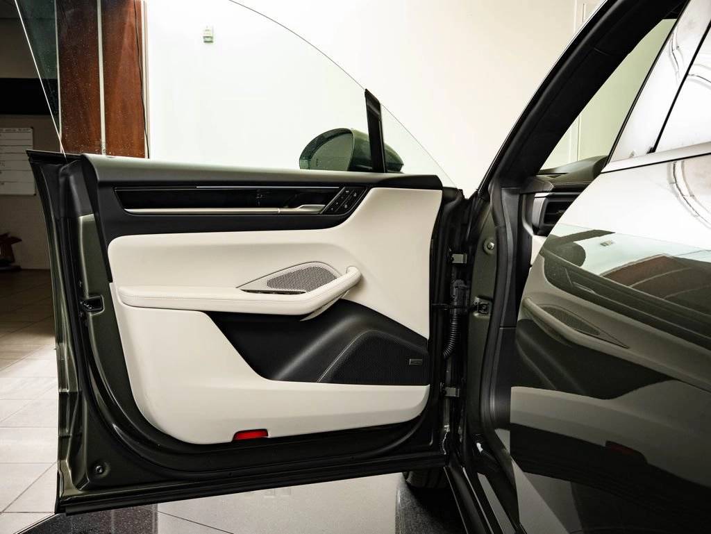 2026 Porsche Macan Macan 4 Electric