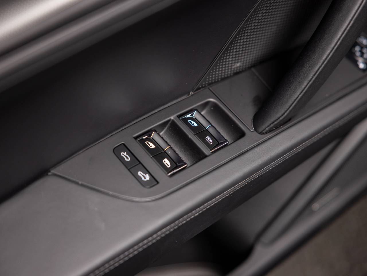 2026 Porsche Cayenne Cayenne S Electric