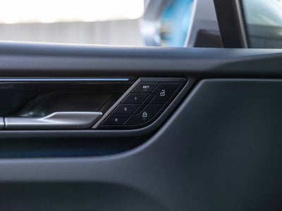 2025 Porsche Macan Macan 4S Electric