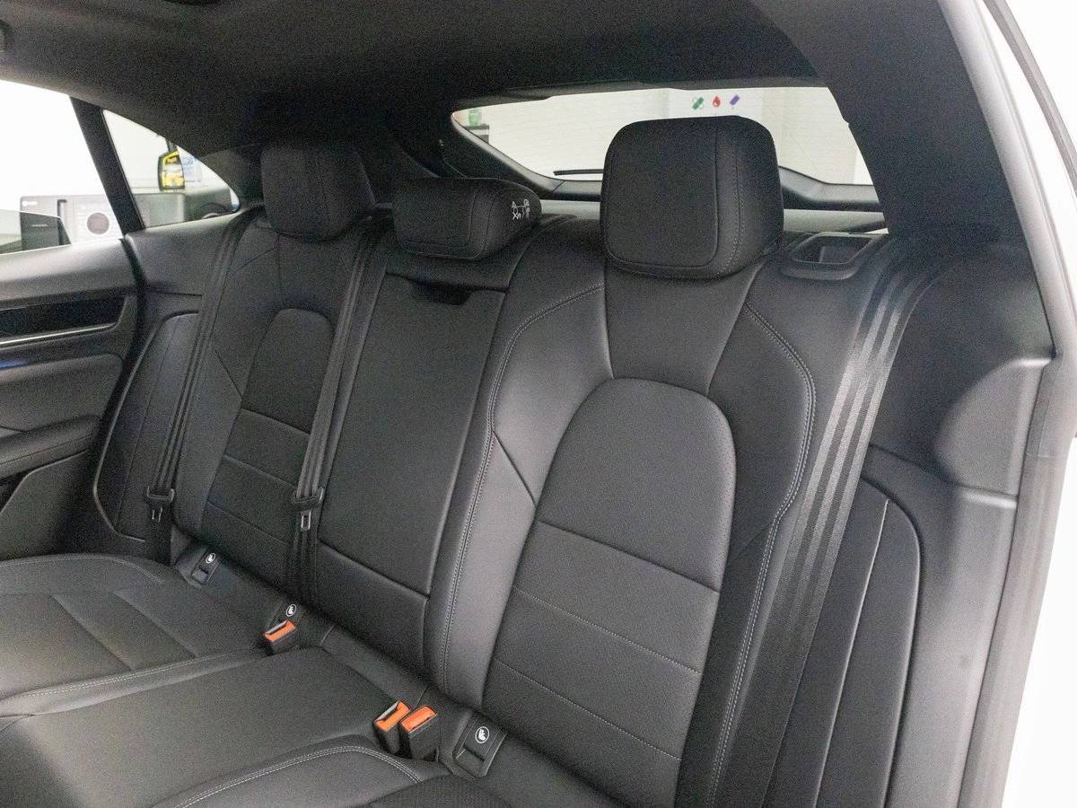 2025 Porsche Macan 4S Electric