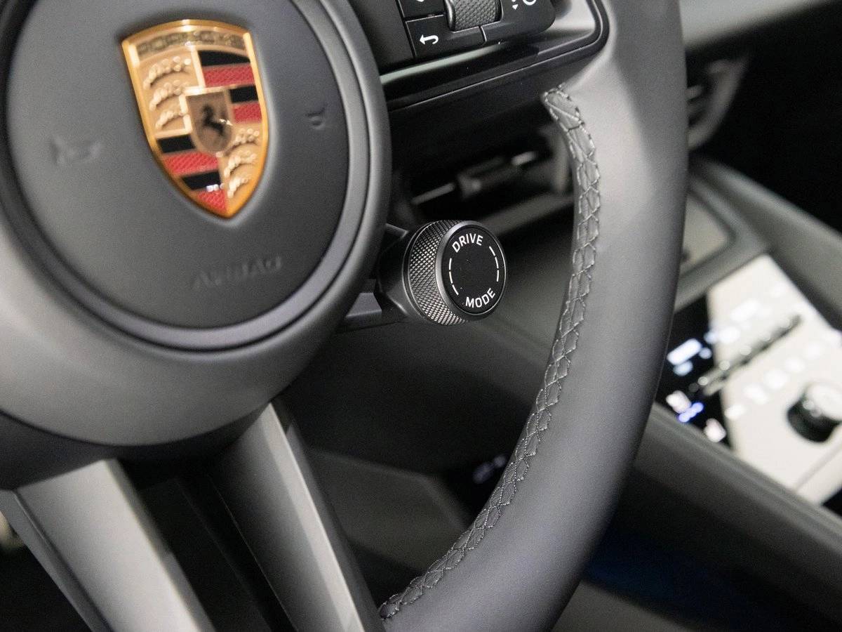 2025 Porsche Macan 4S Electric