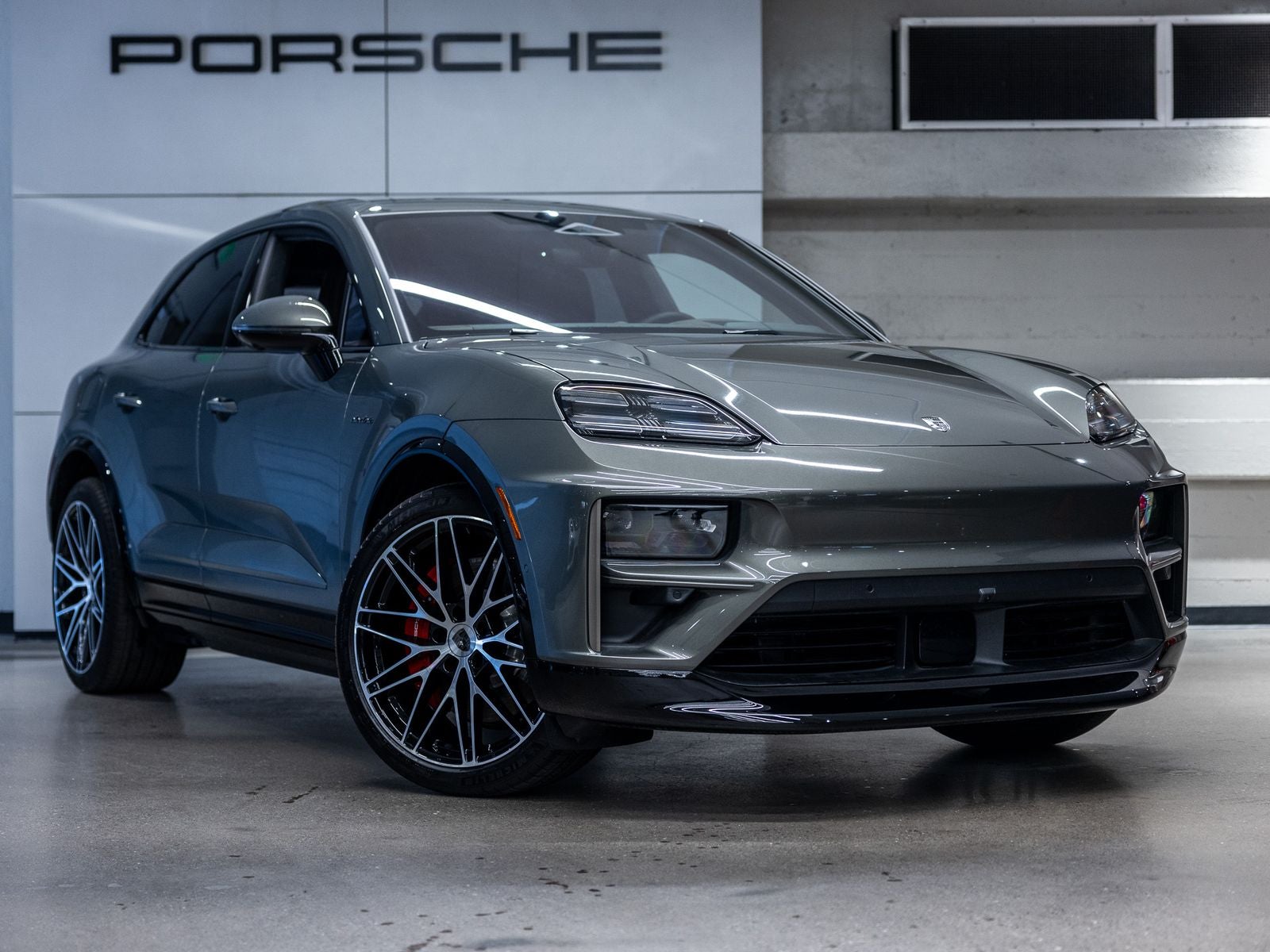 2025 Porsche Macan Macan Turbo Electric