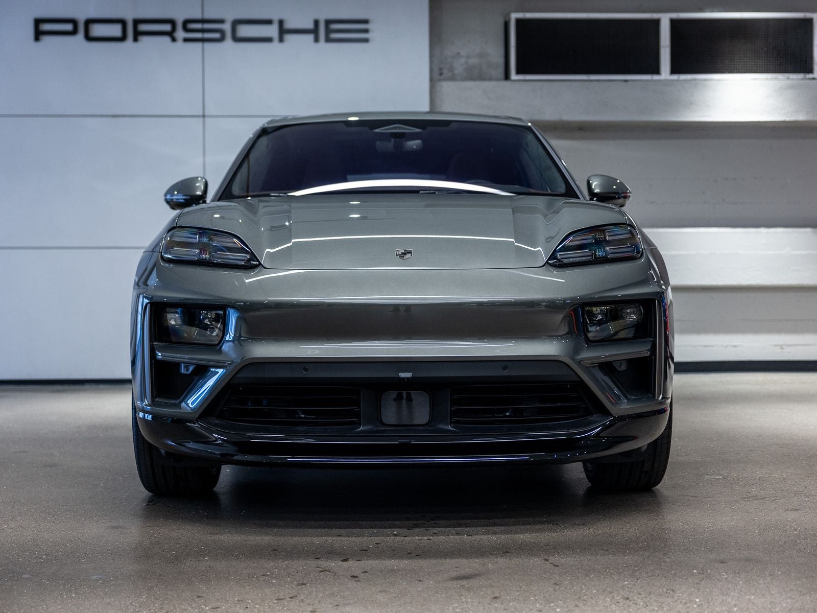 2025 Porsche Macan Macan Turbo Electric