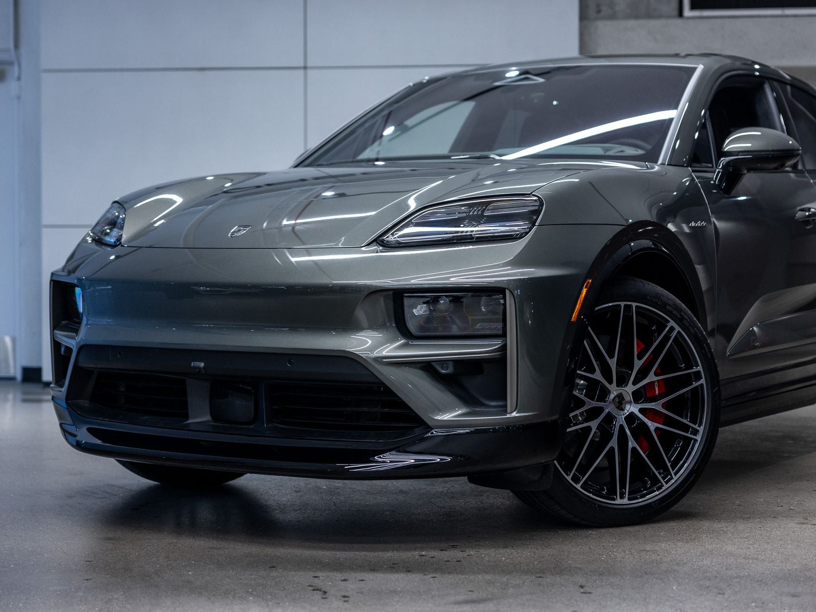 2025 Porsche Macan Macan Turbo Electric