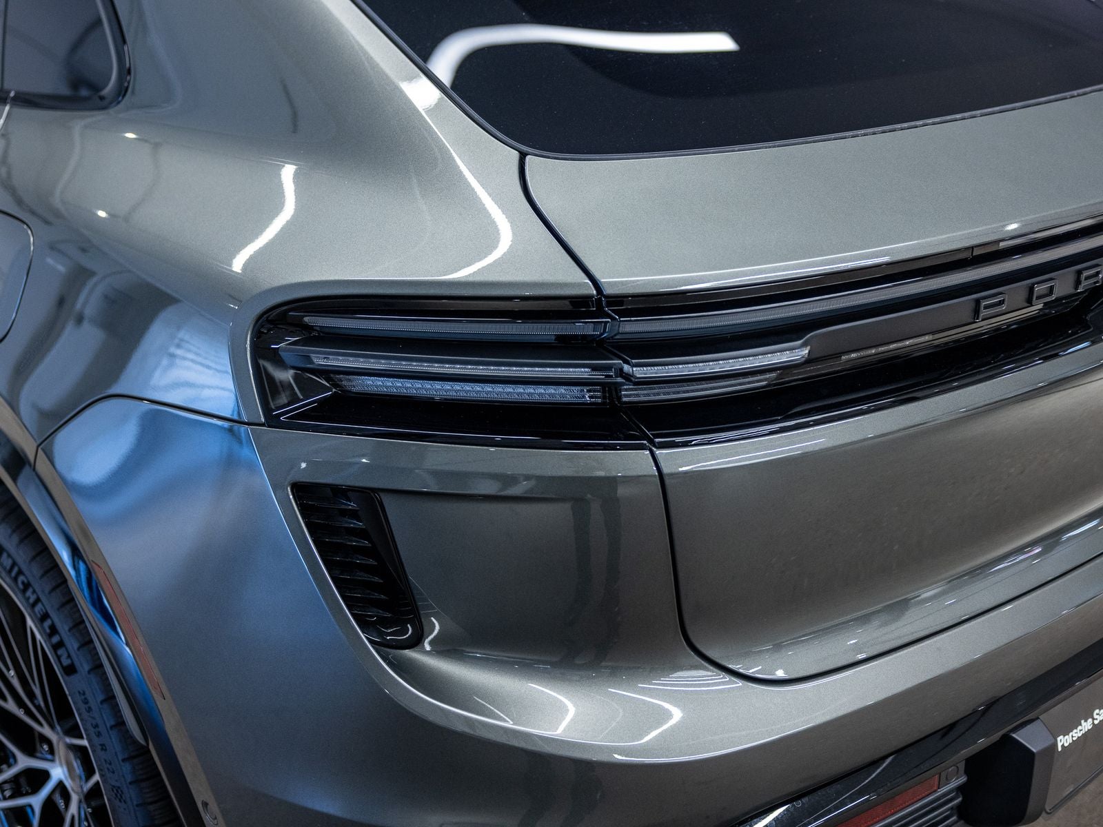 2025 Porsche Macan Macan Turbo Electric